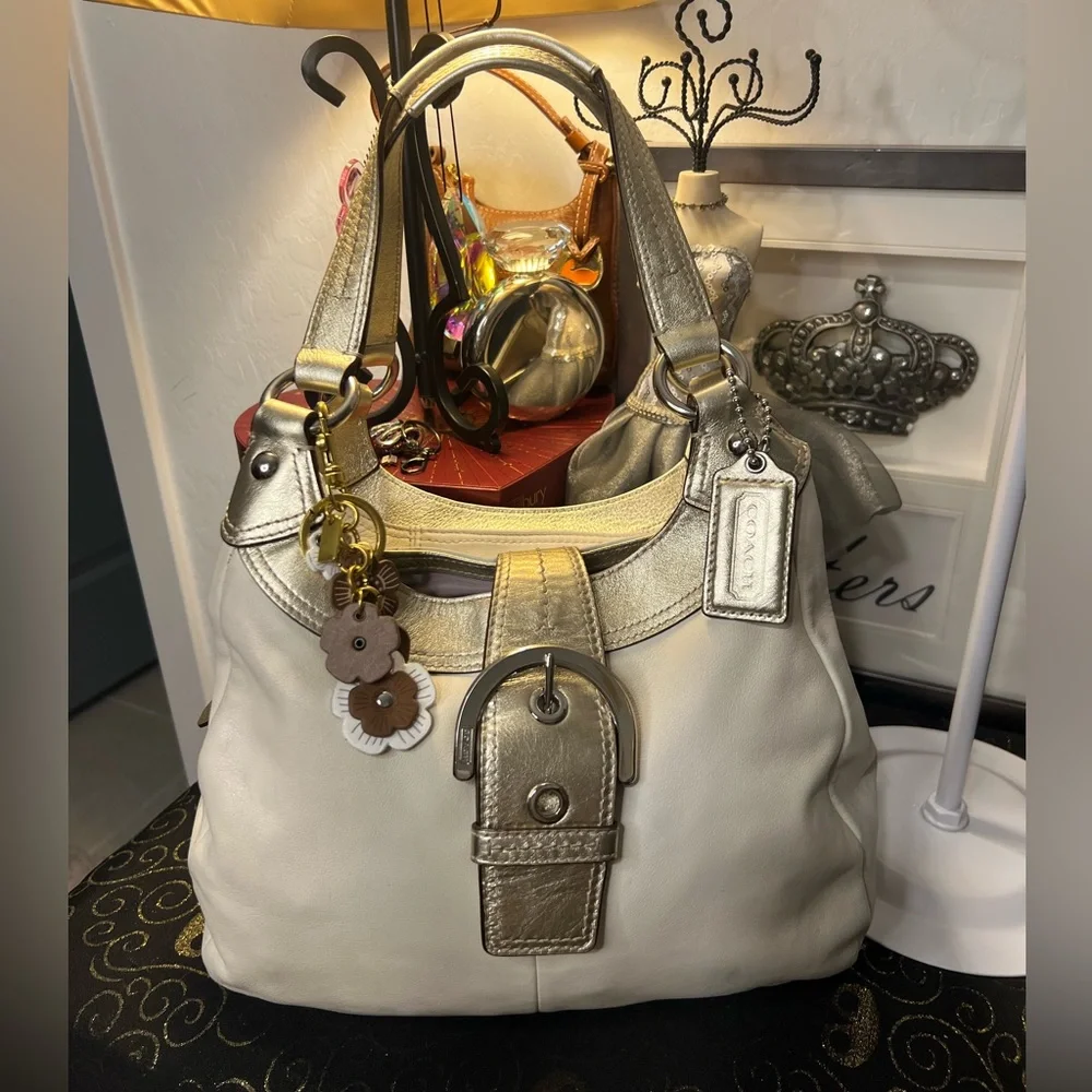 Coach 2011 Lynn Soho Hobo Leather Ivory & Gold Shoulder Bag #I11126-F17219